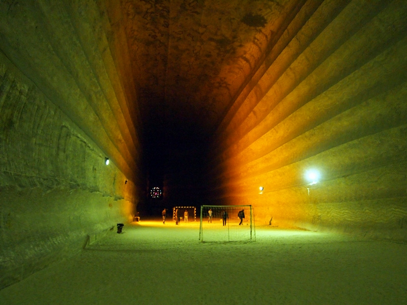 Illustration for article titled This Ukrainian salt mine is like a tourist resort for morlocks